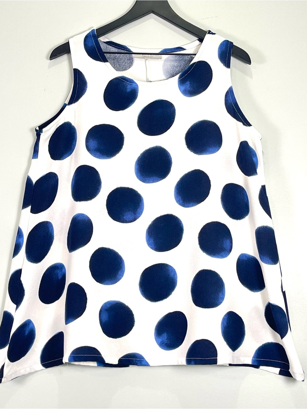 BRYN WALKER Womens White Tunic Tank Top Blue Polka Dots Stretch A-Line Sz. Small